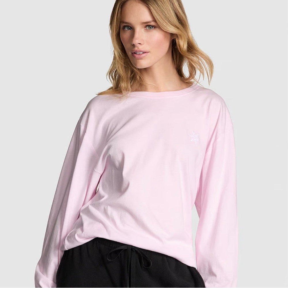 PINK
Victoria’s Secret CAMPUS COTTON LONG-SLEEVE TEE